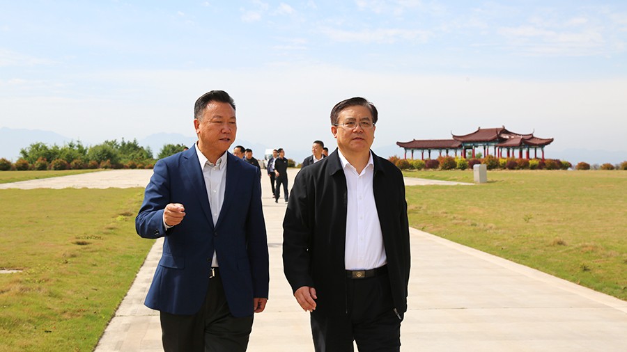 202406261719381636460648.jpg 30-2021年5月,省人民檢察院黨組書記、檢察長朱玉蒞臨金徽股份調研綠色礦山建設工作。.jpg