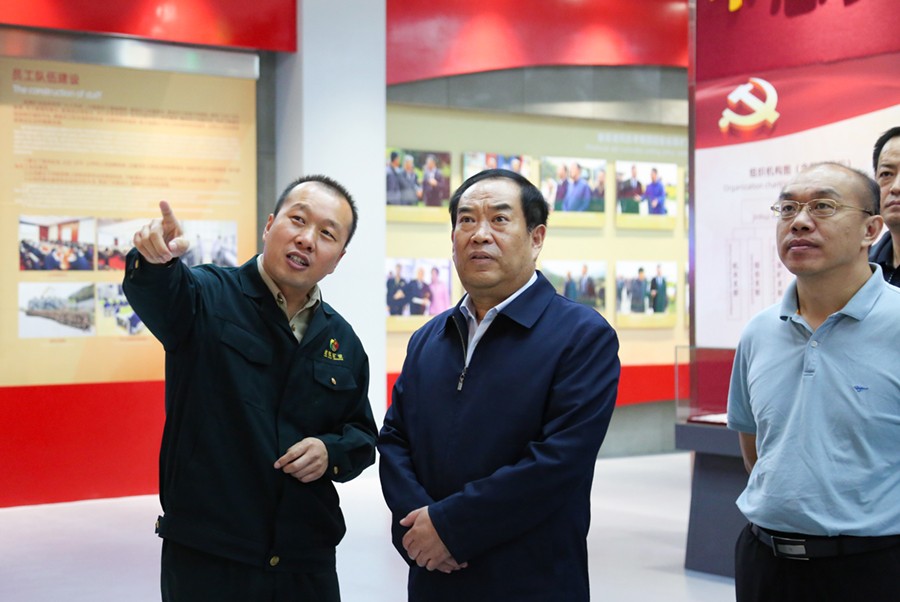 202406261719381838443196.jpg 46-2021年9月,時任省市場監督管理局黨組書記、局長王忠習一行蒞臨金徽礦業股份有限公司調研。.jpg